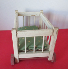 Puppenbett auf rädern - , holz