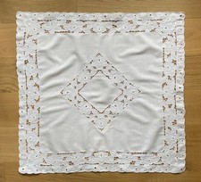 Hochwertige weiße Mitteldecke