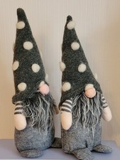 2 Stück Wichtel grau-weiss, Höhe 30 cm, Gewicht beide 550gr., 2 Stk. für 10 Euro