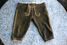 Dunkelgrüne hübsch bestickte