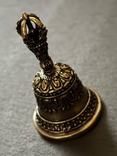 Verzierte Messingglocke mit