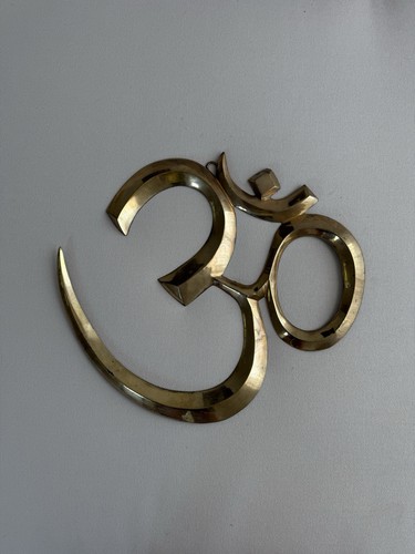 Symbol skulptur aus - om,