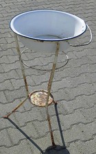 dachbodenfund lavabo antik wasch tisch ständer metall email schale garten deko