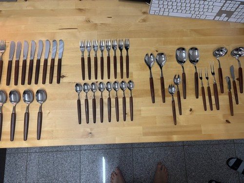 Besteck mit teakholzgriffen - mit,