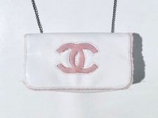 Chanel Lack-Handtasche mit Frottee-Logo und Kettenhenkel - Precision