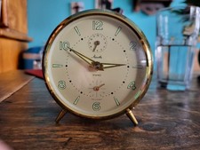 Stylischer Retro Wecker voll