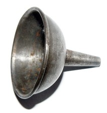 Sehr kleiner metallener Trichter Ø 33mm 30mm lang DDR eventuell Benzinkocher J