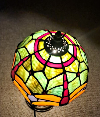 Tiffany tischlampe mit rundem - tiffany,