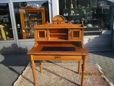 Gründerzeit  Damenschreibtisch um 1890 in Weichholz, mit  Aufsatz