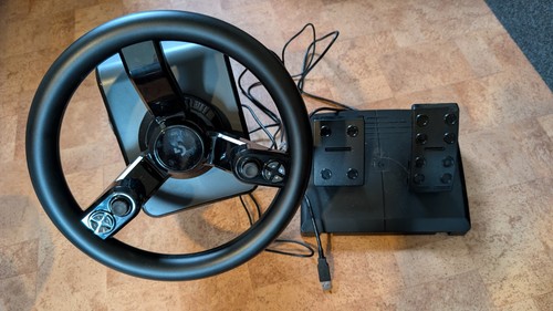 Logitech lenkrad und pedale - lenkrad,