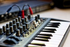 Arturia MicroBrute UFO -