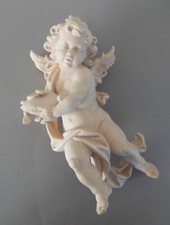 Putte Engel hängend mit Ringe