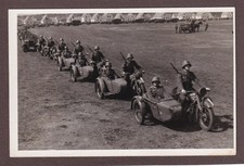Foto AK auf Pappe - Soldaten mit Stahlhelm + Motorrad Gespann - 1930/40