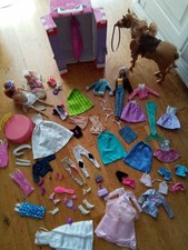 Barbe Puppen Kofferschrank