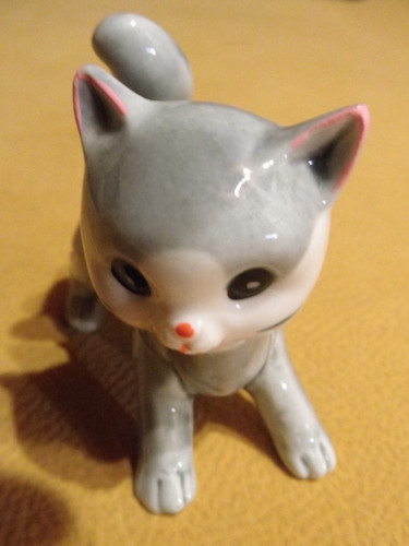 Katzenfigur aus porzellan - katzenfigur,