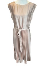 Edles rosa Plisseekleid mit