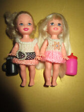 B1872)2 ALTE ORIGINALE BARBIE SHELLY PÜPPCHEN MATTEL IN HÄKELKLEIDUNG HANDARBEIT