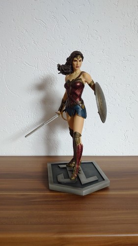 Wonder woman statue - wonder,