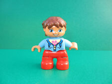 Lego Duplo Figur Kind Mädchen rote Hose braune Haare Zöpfe (261222G3)