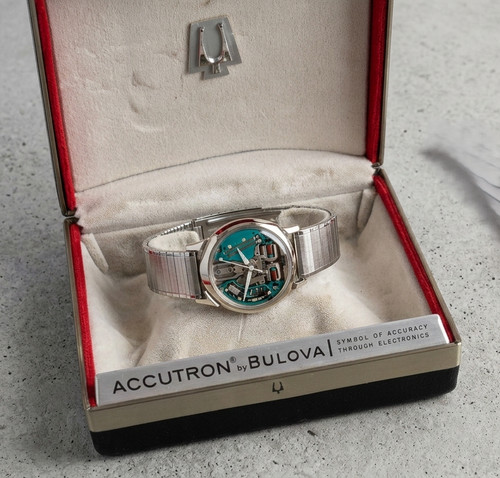 Alpha 214 bulova accutron - alpha,