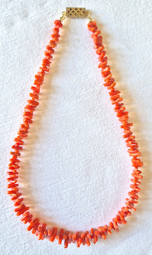 Korallenkette mit schönem