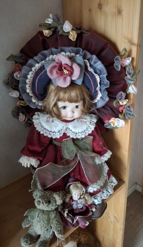 Porzellansitzpuppe mit hocker - porzellansitzpuppe,
