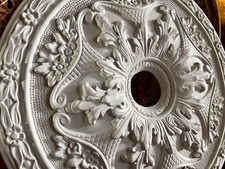 Stucco - auffällige blumige Stuckrosette 100-283 Rosette d=42,5 cm aus Stuck
