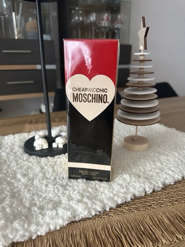 Moschino cheap and chic - cheap,