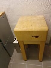 Hackblock Hackstock Schwarz 40x40 mit Untergestell Gastronomie