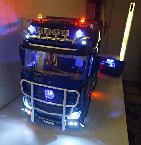 Tamiya mercedes benz actros - tamiya, mercedes-benz