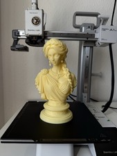 Elegante Frauenbüste Statue