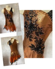 Eislaufen / Eiskunstlauf / Rollschuhlaufen / Schlagstock wirbelndes Kleid