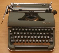 Alte Schreibmaschine Olympia SM3 mit Koffer