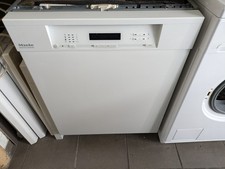 Gewerbe Spülmaschine Miele Professional PG 8130 U in weiß | Warm oder Kalt, 380V