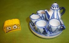 PHOMEX Puppenstube Geschirr   Kanne 4 Kaffeetassen  Tablett  Dekor blau
