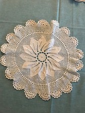 Feines Häkeldeckchen