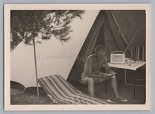 Mann mit Kofferradio und