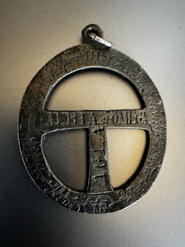 Tau amulett pest - pest,