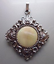 schöner Anhänger mit