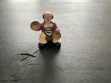 Gilde Clown sitzend mit