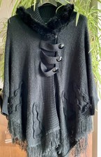 Schwarzes Cape von Beauty