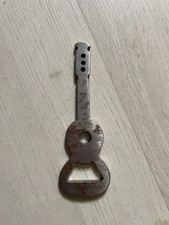 Flaschenöffner in Gitarrenform