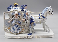 Porzellan Pferdekutsche mit Dame Zweispänner L29cm