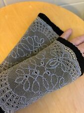 Handstulpen Stulpen Walk Loden Punk Gothic schwarz m. grau-beige Silber Spitze