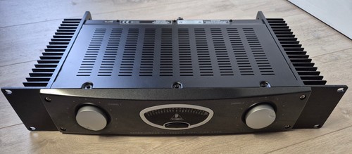 Behringer reference amplifier - behringer,