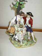 Antike Porzellanfigur Wien Augarten Paar mit Hund sitzt vor Baum