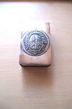 Alter Halter für Streichholzschachtel, mit Wappen, versilbert