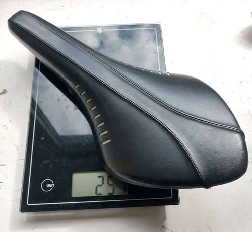 Fizik leder sattel - fizik, 250gr