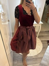Dirndl mit Bluse und Schürze