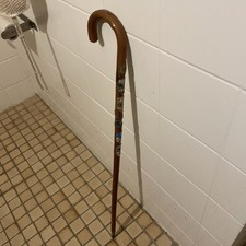 Spazierstock Bergstock Holz  mit Metallspitze 6 Plaketten Wanderstock 86 cm